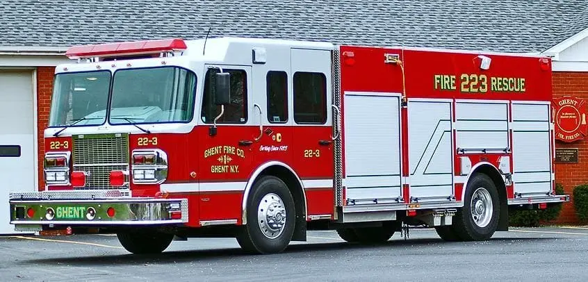 Rescue-Pumper 22-43 — 2001 Rosenbauer — Heavy rescue pumper equipped with hydraulic extrication tools, CAFS foam, and a roof light tower.
