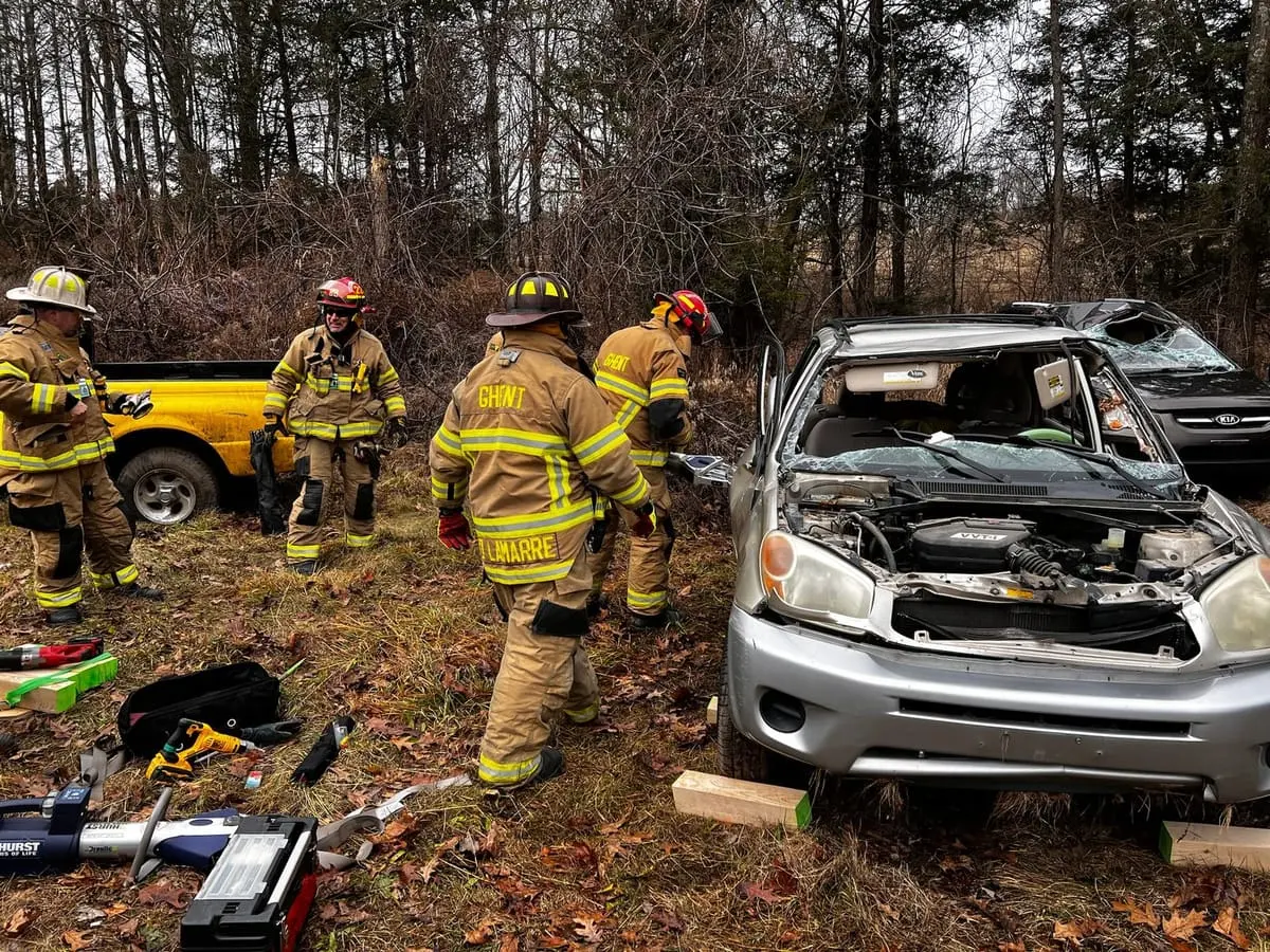 Ghent rescue crew operating hydraulic extrication tools